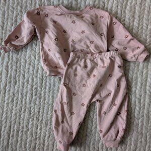 Quincy Mae Sweatshirt and Sweatpant Daises